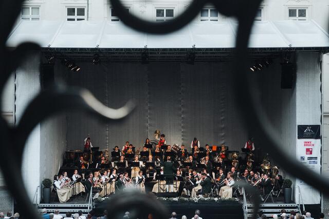 Im Juli war die Stadtmusikkapelle Landeck bei den Promenadenkonzerten in Innsbruck zu Gast. | Foto: Promenadenkonzerte Innsbruck