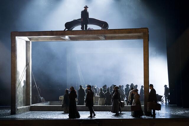 Ab 15. Jänner gibt es in der Grazer Oper wieder das Erfolgsmusical "Anatevka" zu sehen. Wir haben vorab mit Regisseur Christian Thausing gesprochen.  | Foto:  Werner Kmetitsch