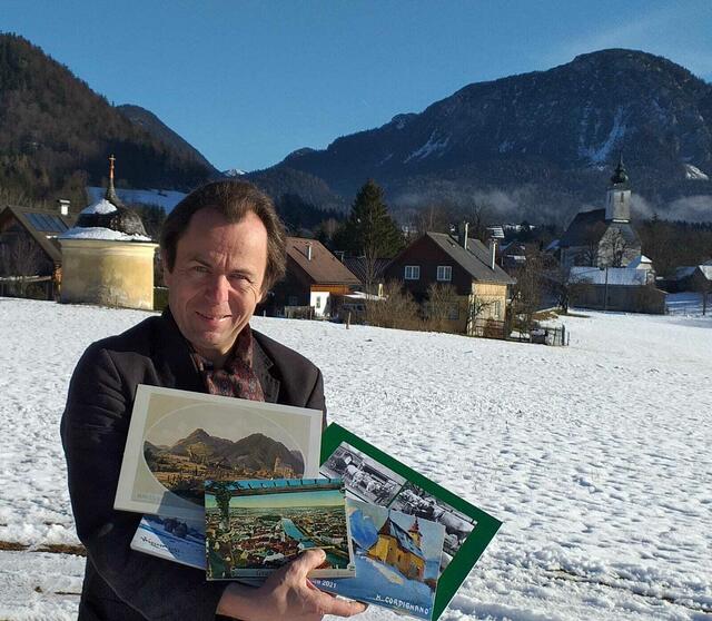 Ein großer Postkartenfan: Georg Frena gestaltet jedes Jahr nostalgische Kalender – zum Beispiel mit Graz-Motiven. | Foto: privat