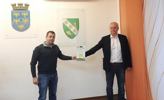 Bürgermeister Alexander Gary und Gottfried Reisenauer, Leiter des Netz NÖ Service Centers Deutsch Wagram. | Foto: Netz NÖ