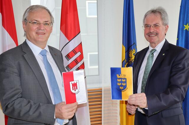 Niederösterreichs Landtagspräsident Karl Wilfing (r.) hat den Vorsitz der Konferenz der Landtagspräsidentinnen und Landtagspräsidenten vom Vorarlberger Präsidenten Harald Sonderegger übernommen. | Foto: NÖ Landtag/Fuchs