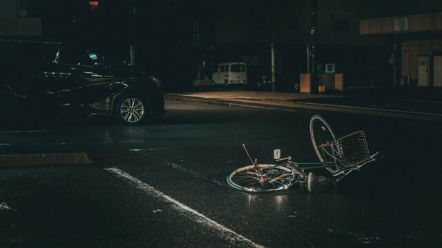 Rund die Hälfte der rund 50 tödlichen Fahrradunfälle ereigneten sich 2021 außerorts.