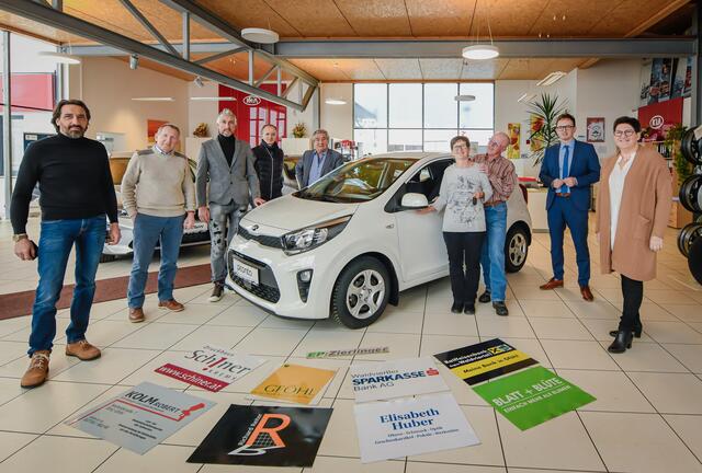 Robert Kolm, Ernst Zierlinger sen., Obmann Richard Reiter, Günter Szing, Ernst Kaltenecker, Gewinnerin Veronika Scheichl und Ehegatte Johannes Scheichl, Othmar Gafgo, Monika Knödlstorfer | Foto: Foto: Mandl