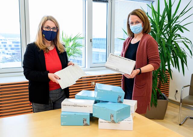 Gesundheits-Landesrätin Ulrike Königsberger-Ludwig und Bildungs-Landesrätin Christiane Teschl-Hofmeister
 | Foto: NLK Burchhart