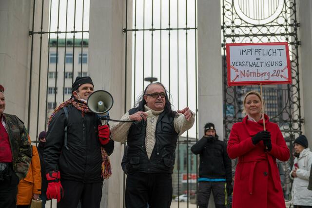 Im Laufe der vielen Kundgebungen griffen viele zum Lautsprecher. | Foto: zeitungsfoto.at
