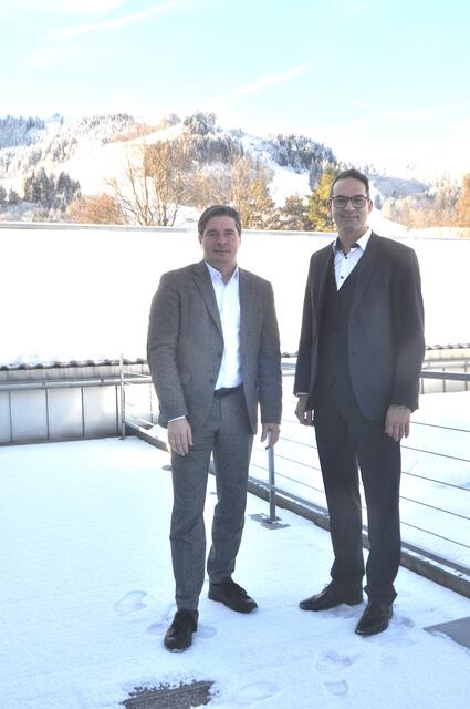 Vor Hahnenkamm-Kulisse: Peter Seiwald, Christoph Walser. | Foto: Kogler