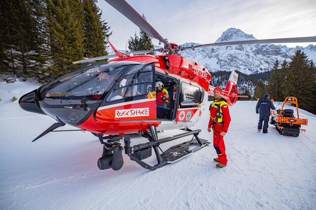 Die verletzte Frau wurde vom ARA 3 ins LKH Villach geflogen | Foto: ARA/Kika