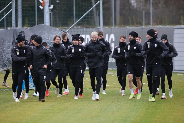 Back in town: Die schwarz-weißen Kicker drehen wieder ihre Runden.