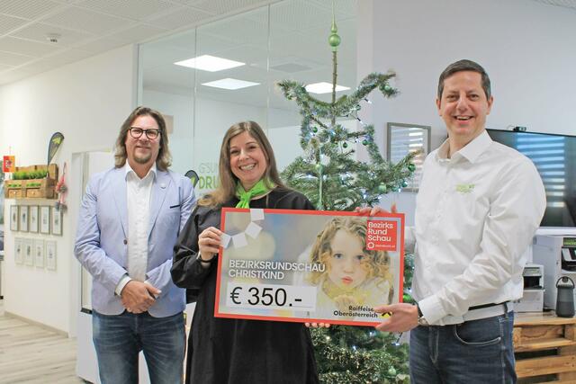 Am Bild zu sehen: Juha Daniel Baloun, Geschäftsstellenleiter der BezirksRundSchau Linz-Land, Michaela und Christoph Stadlmann (v. l. n. r.). | Foto: BRS