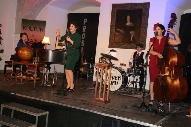 Trip in die Zwanziger - Isabel, Ulrike, Aaron und Eva (v.l.)