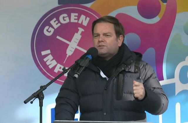 Im Wahlkampfmouds, Markus Abwerzger um 14 Uhr 20 auf der Bühne.