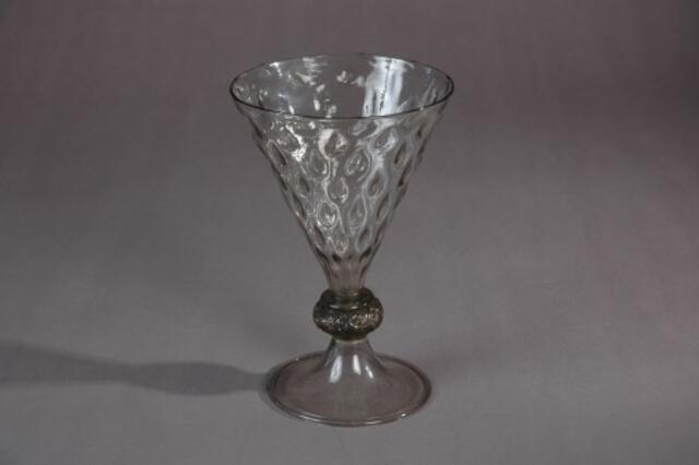 Trichterpokal der Haller Stubengesellschaft
Glashütte Hall, um 1550 | Foto: Stadtmuseum Hall