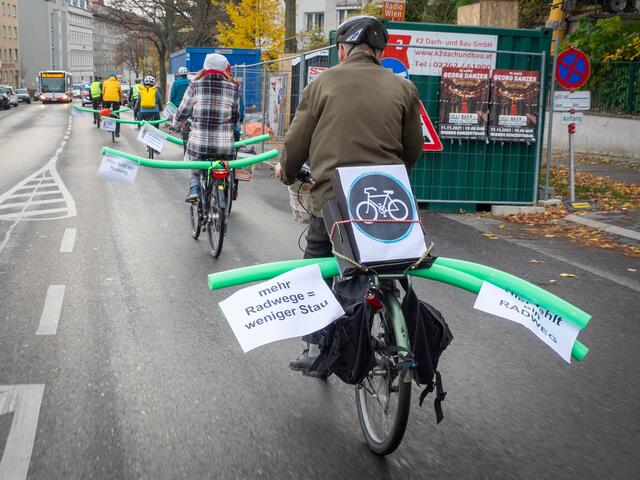 Seit November sind die Demonstranten unterwegs. Das sorgt bei Anrainerinnen und Anrainern für Unmut, so Daniel Resch. | Foto: Radeln in Döbling