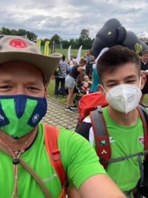 Thomas Seidl-Baresch mit Sohn Nico beim 58,8 kilometerlangen Mammutmarsch München, im Jahr 2021. | Foto: Thomas Seidl-Baresch