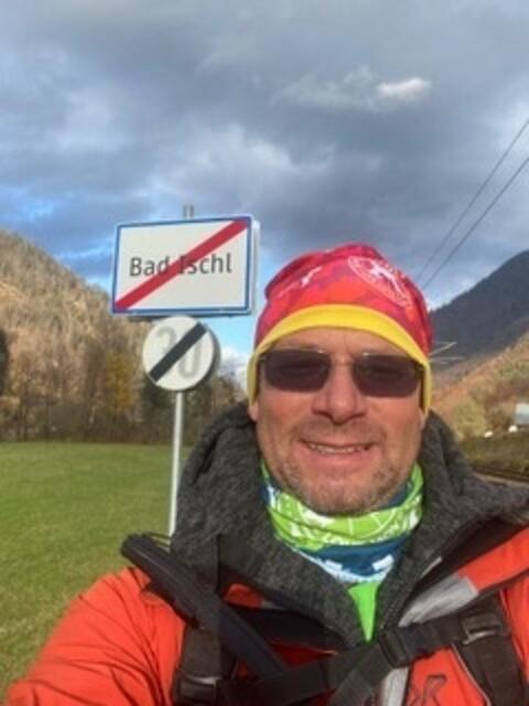 Thomas Seidl-Bareschs bei seinem 30,6 kilometerlangen Trainingsmarsch in Oberösterreich, von Bad Ischl nach Gmunden, mit gebrochenem Vorfuß. | Foto: Thomas Seidl-Baresch