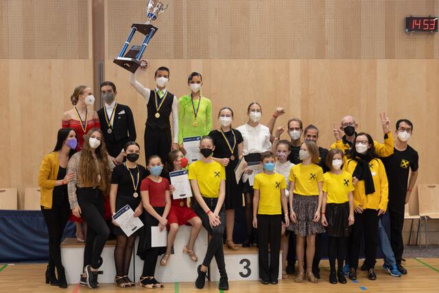 Die Freude des UTSS Raiffeisen Gänserndorf ist groß - der Pokal bleibt daheim! | Foto: Stefan Reinberger