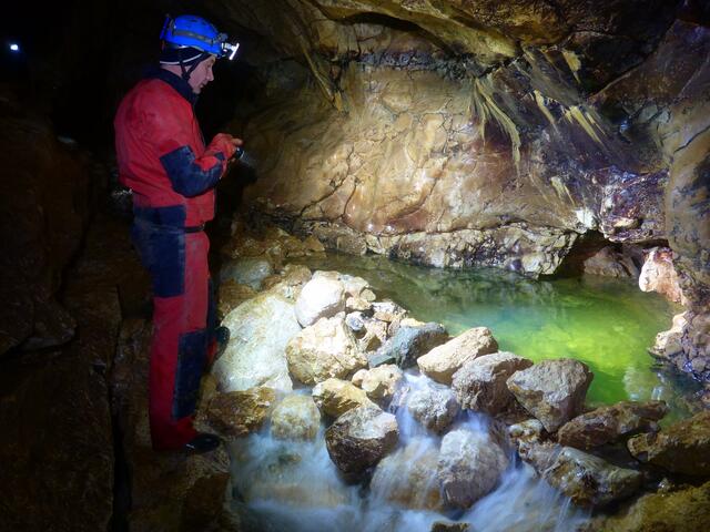 Der Höhlenforscher Günter Faul war wieder in der Dobratsch Höhle unterwegs.  | Foto: Martin Friedl 
