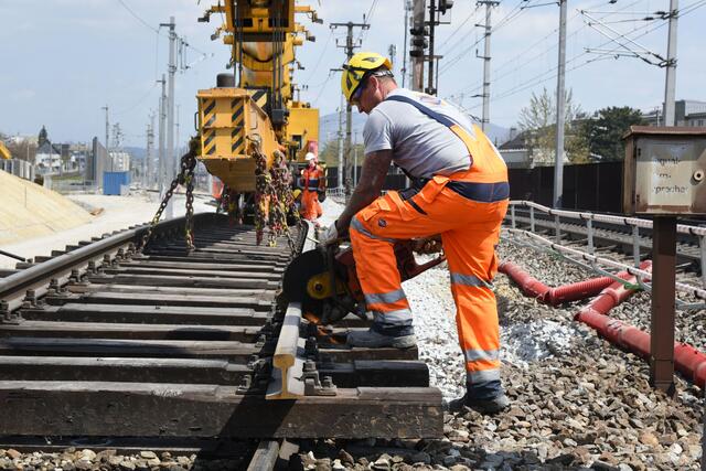 Am Schienenausbau wird laufend gearbeitet. | Foto: ÖBB/Deopito