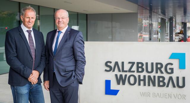 Möglichkeit Wohnungseigentum zu schaffen, ist den beiden Salzburg Wohnbau-Geschäftsführern Christian Struber (re.) und Roland Wernik ein wichtiges Anliegen.