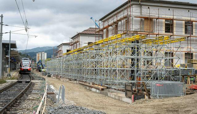 Die Bauarbeiten am Bahnhof Mürzzuschlag schreiten voran und sollen 2022 abgeschlossen werden – alles bei laufendem Betrieb. | Foto: ÖBB/Grafebner