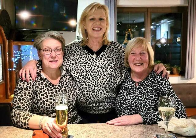 Elfriede, Barbara und Kathi hatten Spaß beim Outfit-Zufall.