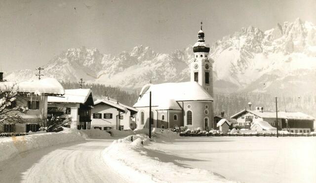 Das Ortszentrum im Jahr 1960 gegen den Wilder Kaiser. | Foto: Fotohaus R. Jöchler, St. Johann