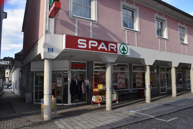 Ab 13. Jänner wird im ehemaligen Stadt-Spar Grein, Hauptstraße 27, fast täglich geimpft. Der Standort schließt am 30. März. | Foto: Robert Zinterhof