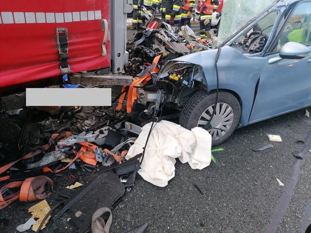 Kurz vor 10 Uhr am Vormittag stieß der Pkw-Lenker auf den Lkw, der am Ende eines Staus stand. | Foto: FF Deutschfeistritz