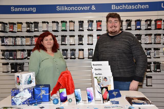  Michaela und Georg Hörmann stehen wieder in der Handybörse in Mauthausen.  | Foto: Robert Zinterhof