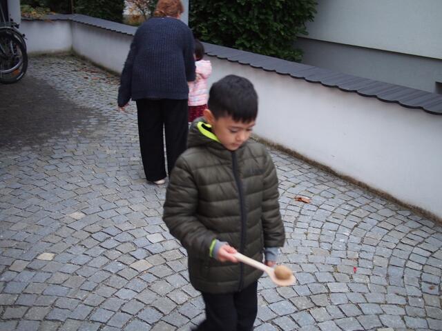 Wie schnell kann man gehen, ohne dass die Kartoffel herunterfällt?