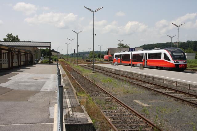Von 18. Jänner bis 4. Feber 2022 finden im Abschnitt Fehring bis Söchau Schleifarbeiten an den Gleisanlagen statt.  | Foto: Heimo Potzinger