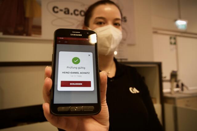Mit der GreenCheck-App kann der 2G-Status schnell überprüft werden