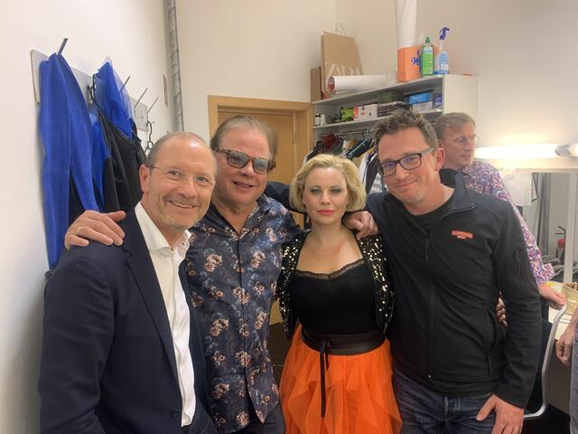 Gruppenbild mit Dame: Urs Harnik, Ewald Pfleger (Opus), Katharina Straßer und Stefan Moser. | Foto: Komödie Graz