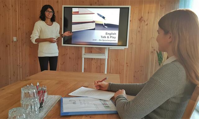 Die E-Learning-Einheiten solle man am besten vor dem Online-Präsenzunterricht machen, so würde sich dieser nämlich zusätzlich intensiviert werden, so die Entwickler des neuen Sprachkurses. | Foto: AHA! GmbH