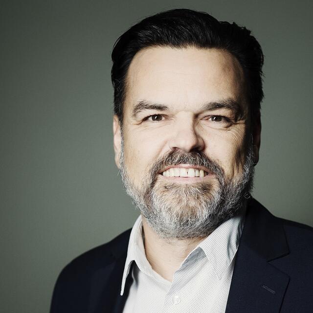 „Wir wollen den Menschen bestmögliche Pflege und Betreuung bieten – und unseren Mitarbeiterinnen und Mitarbeitern gute Arbeitsbedingungen“, begründet Achim Steinhauser, Geschäftsführer der Häuser der Generationen, die Schließung eines Wohnbereichs mit 15 Pflegeheimbetten in Götzis.