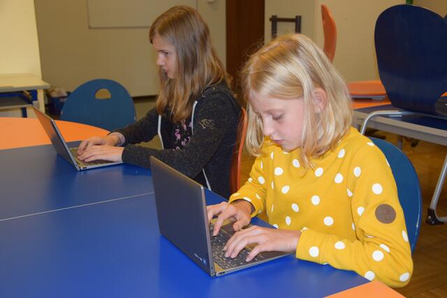 Aufgaben mit dem Tablet erledigen ist für die Kids in der Digitalen Klasse kein Problem. | Foto: MS Hollabrunn