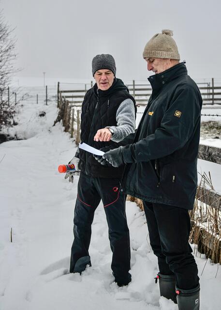 Zurzeit wird an der Umsetzung des Tonhofmoores gearbeitet. Das zwei Hektar große Areal soll die Vielfalt der Moore wieder zum Vorschein bringen. Am Foto: Klaus Krainer, Chef der Arge Naturschutz Kärnten und mit Siegfried Obersteiner, Mitglied der Arge Biodiversität Maria Saal (r.). | Foto: Naturschutzverein