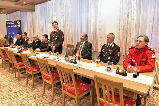 Ehrengäste mit Kommando: Franz Pfeffer, Walter Weninger, Robert Nagl, Christoph Pfeffer, Florian Diestinger, Christoph Auer, Markus Lischka | Foto: Christian Teis (Presse 11), BFKDO Lilienfeld
