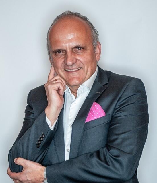 Notar Andreas Reim ist in seinem neuen Büro in der Wienerstraße. | Foto: Reim