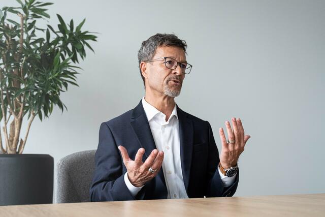 Als Experte im Robotik-Segment bringt Helmut Schmid eine fundierte Branchenerfahrung mit, um AGILOX maßgebliche Impulse zur Weiterentwicklung zu geben. | Foto: AGILOX