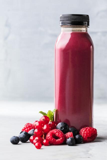 Gutes muss nicht teuer sein, das gilt auch bei Smoothies. Aber Achtung – in zwei von drei Smoothies steckt mehr als die Hälfte des Tagesbedarfs an Zucker.
