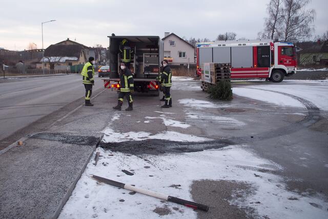 Ein Wendemanöver über den Gehsteig riss die Ölwanne auf.