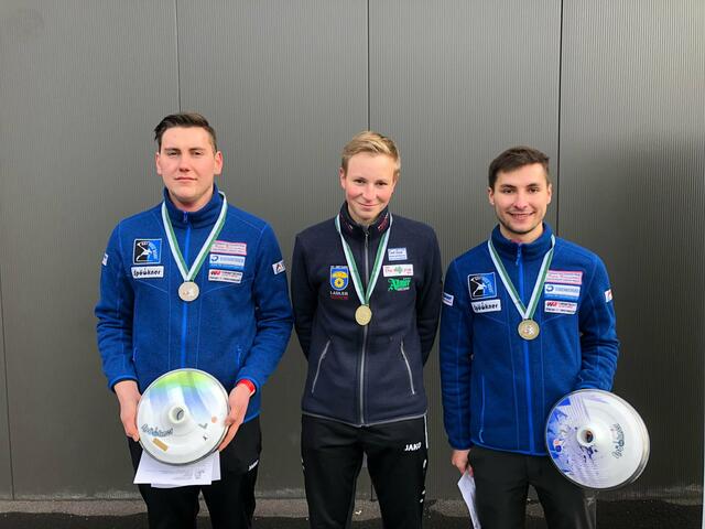 Dreifacherfolg in der U23 für unseren Bezirk: Krottendorfs Florian Schiefer (Mitte) triumphiert vor Renè Peinhaupt und Julian Graf.
