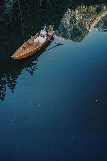 Siegerbild der Kategorie "Bestes Drohnenfoto", aufgenommen am Piburger See in Tirol von Manuela und Martin Allinger | Foto: FORMA Photography
