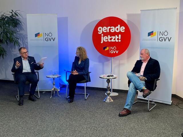  Präsident Dworak, Moderatorin Claudia Schanza, Direktor Ewald Buschenreiter
 | Foto: NÖ GVV