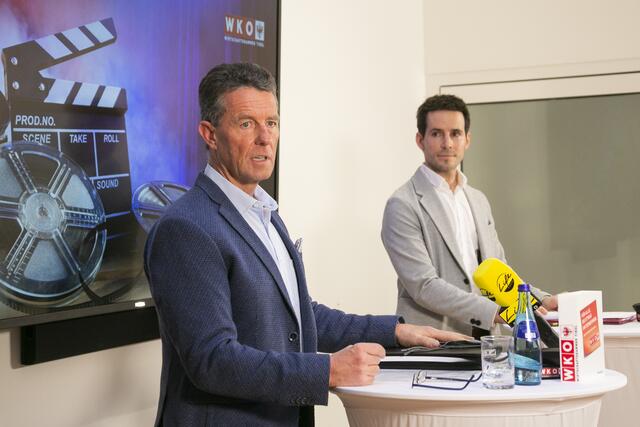 Alexander Wurzenrainer (Sprecher der Tiroler Kinos) und Fabian Kathrein (Fachgruppengeschäftsführer der Kino-, Kultur- und Vergnügungsbetriebe) (v.l.).