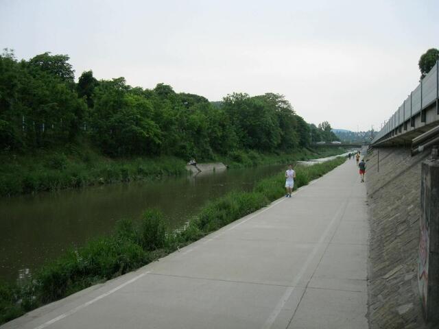 Der Wientalradweg ist lang: fast sieben Kilometer mißt er von Hietzing bis Auhof.