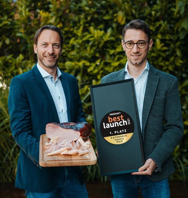 Kurt Frierss und Christoph Frierss mit Auszeichnung „Best Launch 2021" (V. links)