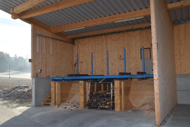 Eine neue Paket-Kappsäge bringt Export-Holz auf Sonderlänge. | Foto: Martin Wurglits