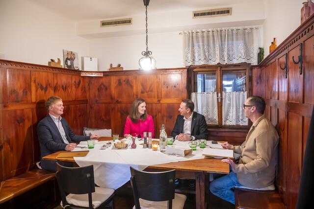 Michael Duscher - Geschäftsführer der Niederösterreich Werbung, Lisa Weddig – Geschäftsführerin der Österreich Werbung, Jochen Danninger – Tourismuslandesrat, Harald Pollak – Obmann der Niederösterreichischen Wirtshauskultur